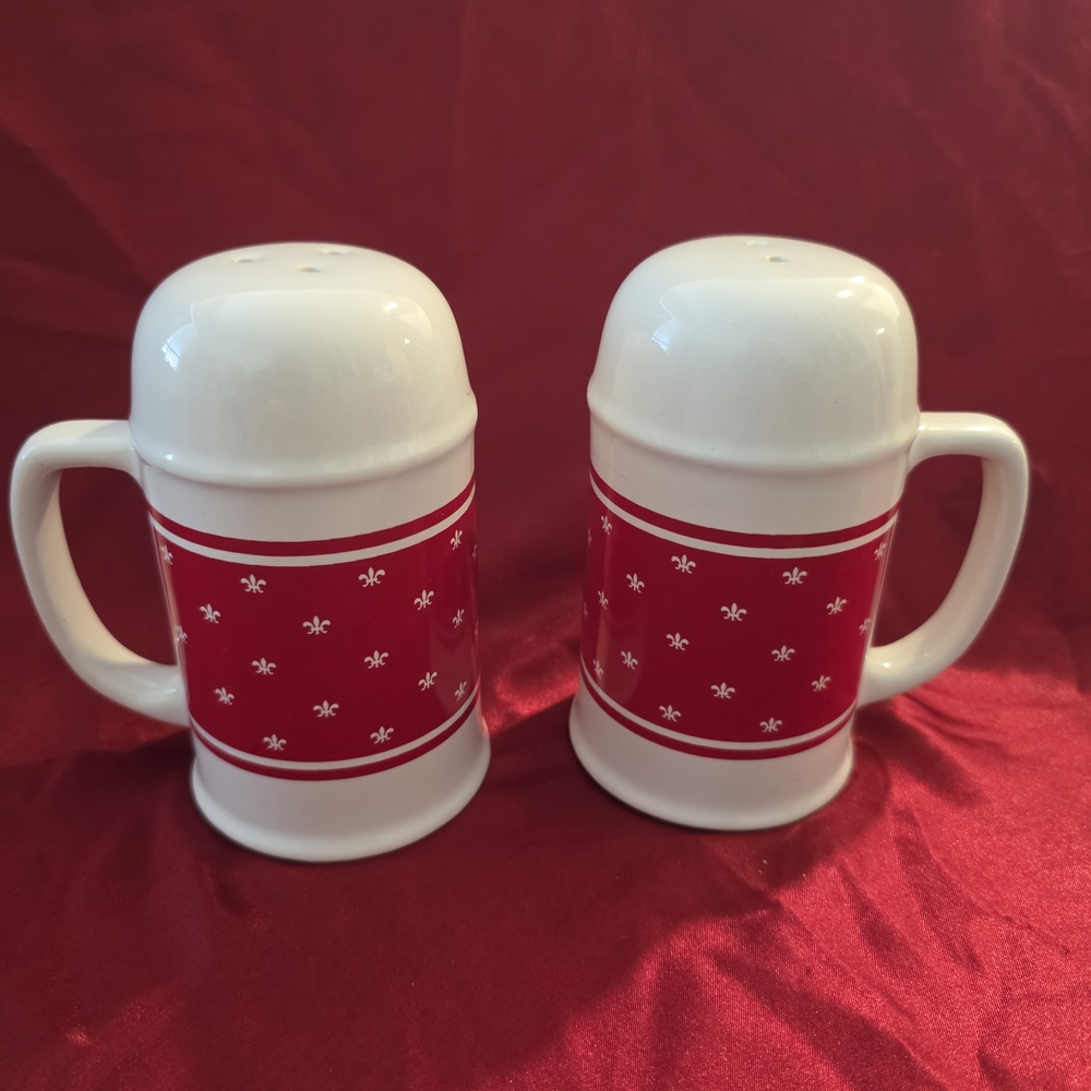 Chef Design Salt and Pepper Shaker Set - Picture 2 of 3